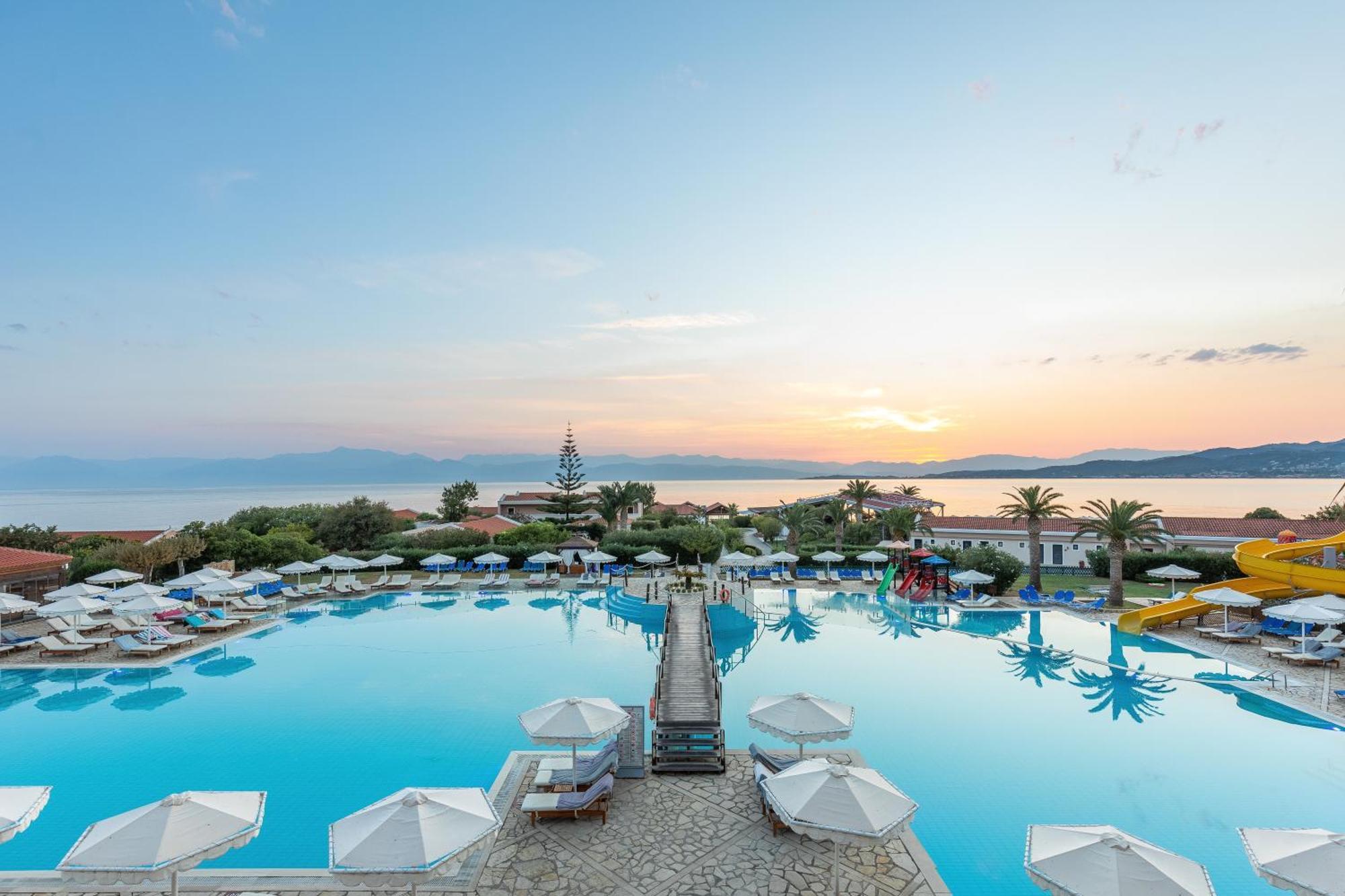 Roda Beach Resort & Spa ภายนอก รูปภาพ